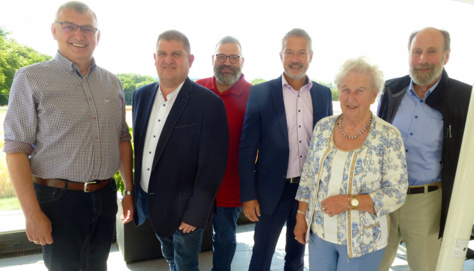 Die Ablehnung des beschlossenen Mobilittskonzeptes betonten alle CDU-Vertreter (v.l.): Wilhelm Korth MdL, Thomas Michels, Tobias Musholt, Gerrit Tranel sowie die SU-Vorsitzenden Edith Eckert-Richen und Richard Bolwerk.  Foto: Norbert Hagemann