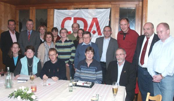 Die CDA diskutierte ber das Werkstattjahr u.a. (hintere Reihe links) Jrgen Paulini, Kreishandwerkerschaft und 4.v.links Martina Lindner - Whning , Landesvorsitzende der AG Frauen in der CDA
