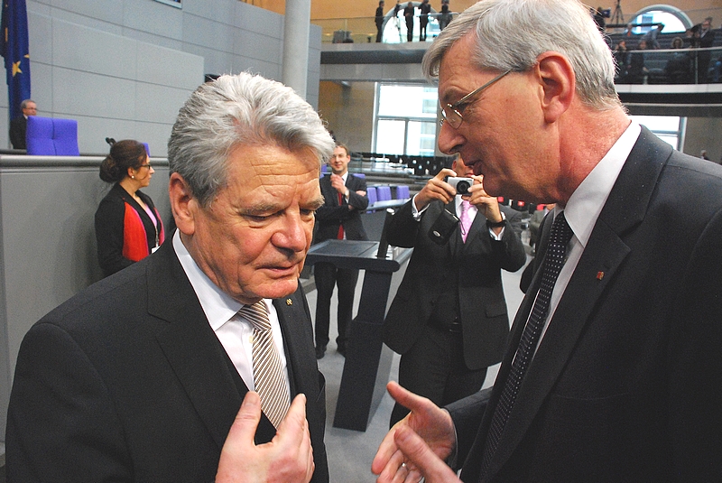 Glckwnsche, ein erstes Gesprch und eine Einladung in den Kreis Coesfeld noch direkt im Plenarsaal: Bundesprsident Joachim Gauck und MdB Karl Schiewerling.