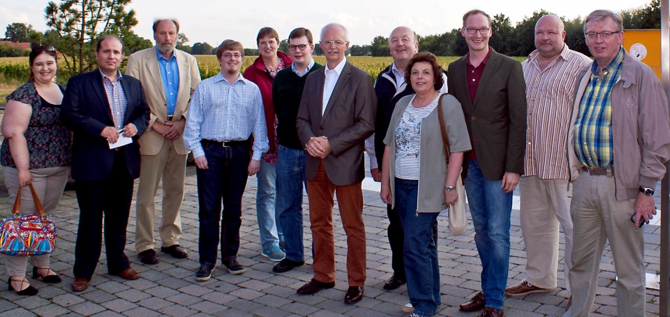 Der Rundgang mit Brgermeister Heinz hmann fhrte die CDA-Mitglieder sowie den Fraktionsvorsitzenden Richard Bolwerk, den Stadtverbandsvorsitzenden Valentin Merschhemke und den Ortverbandsvorsitzenden Dr. Heiner Kleinschneider zum Bahnhof Lette.