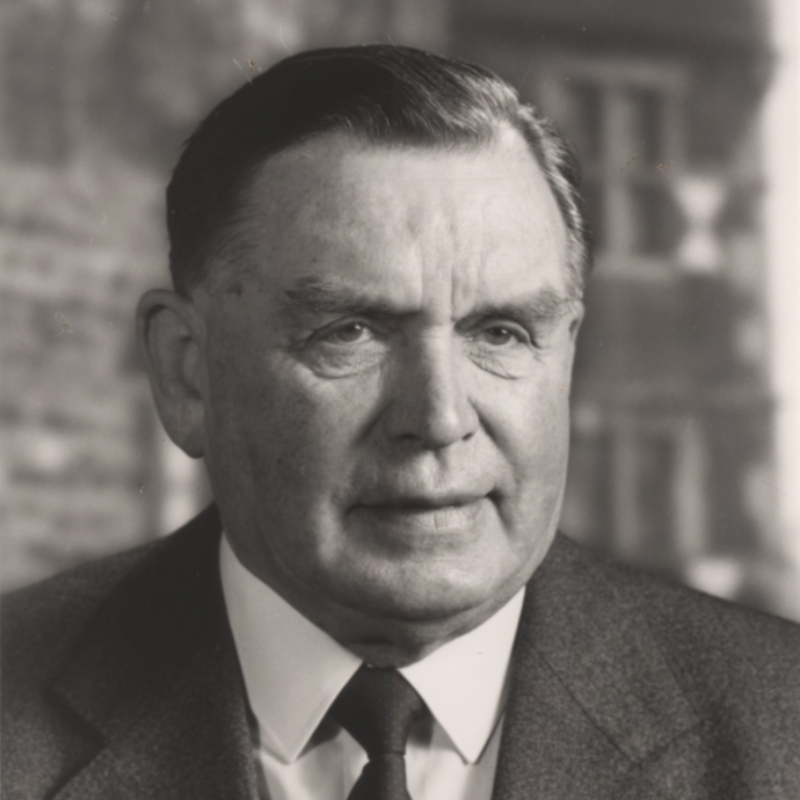  Heinrich Knipper (�)